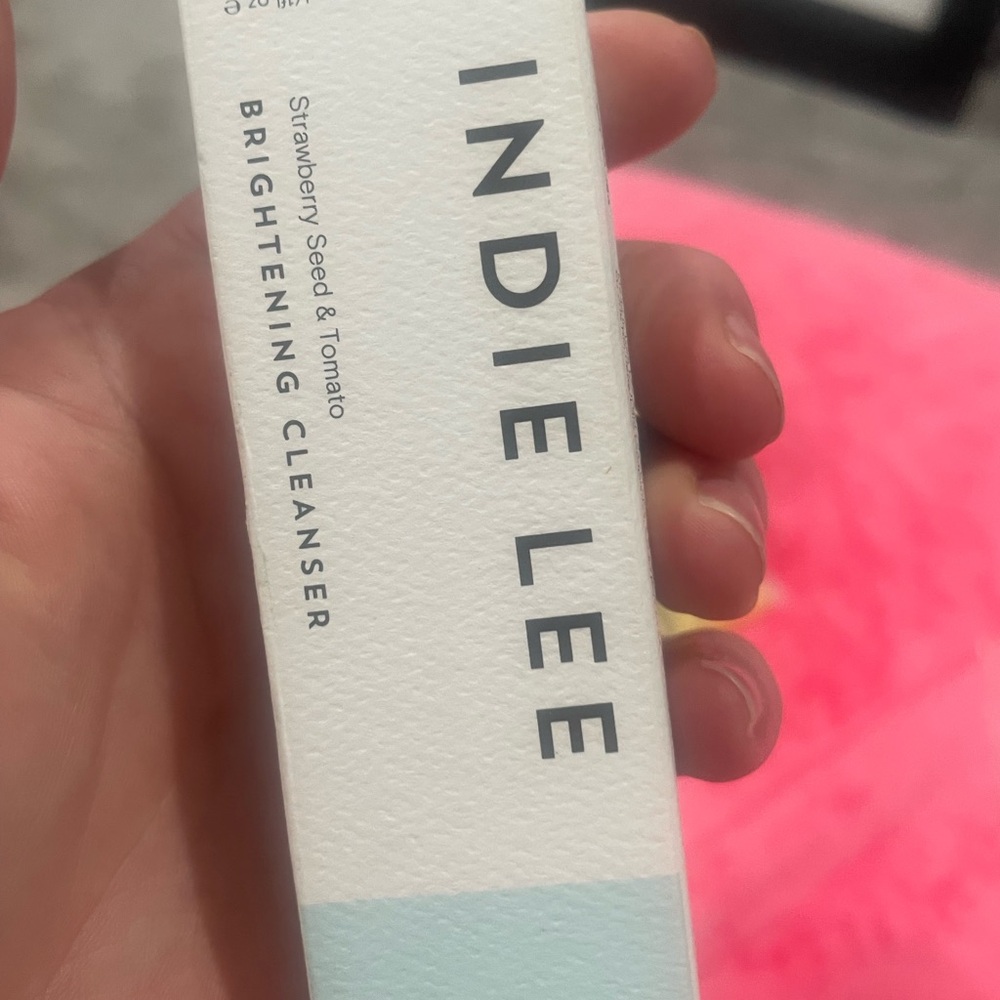Indie Lee Brightening Cleanser - White